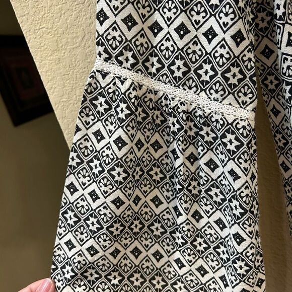 Roxy medium black and white geo print long sleeve dress - Picture 2 of 11